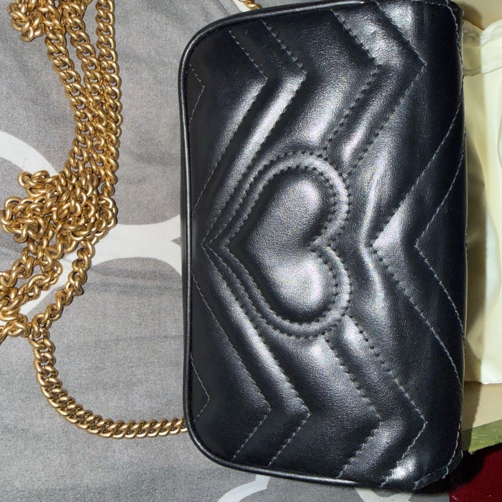 Gucci Black Quilted Leather Crossbody Bag with Gold Chain - Picture 4 of 5